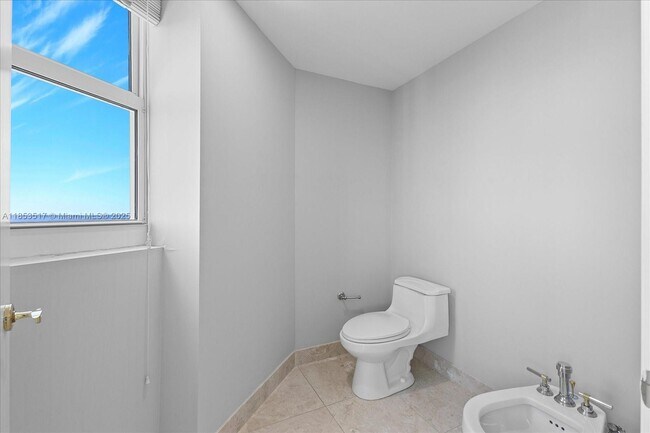 Building Photo - 20201 E Country Club Dr