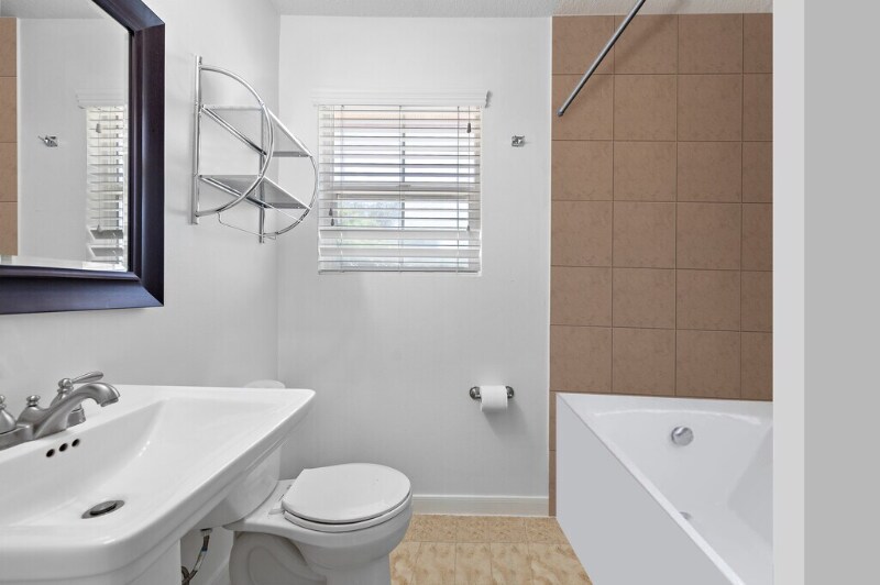 Building Photo - 3237 Rosedale St