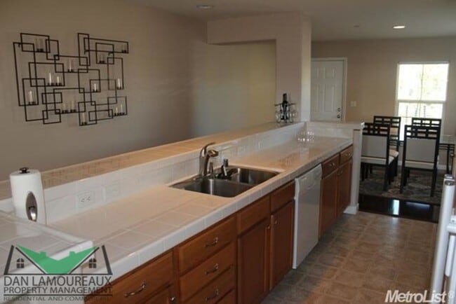 Building Photo - Springlake in Woodland