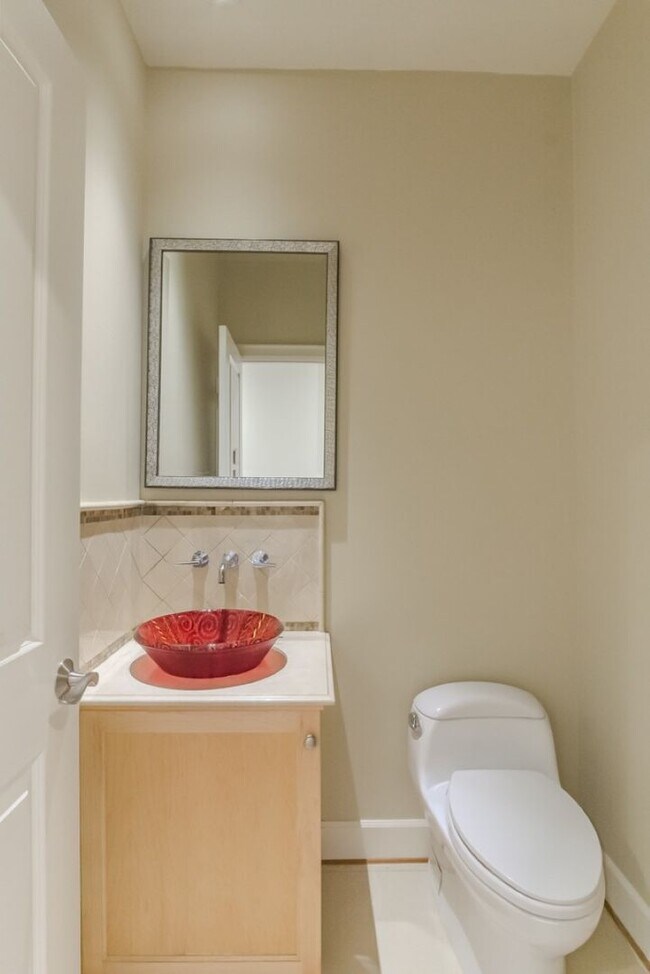 Building Photo - 4Bd/4Ba Seattle Home