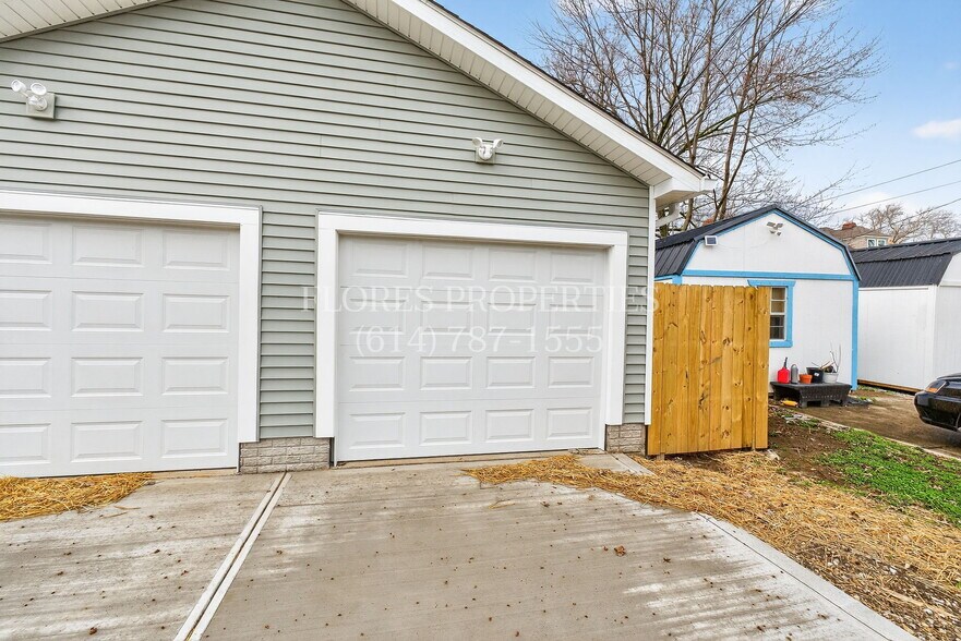 Building Photo - 696 S 22nd St