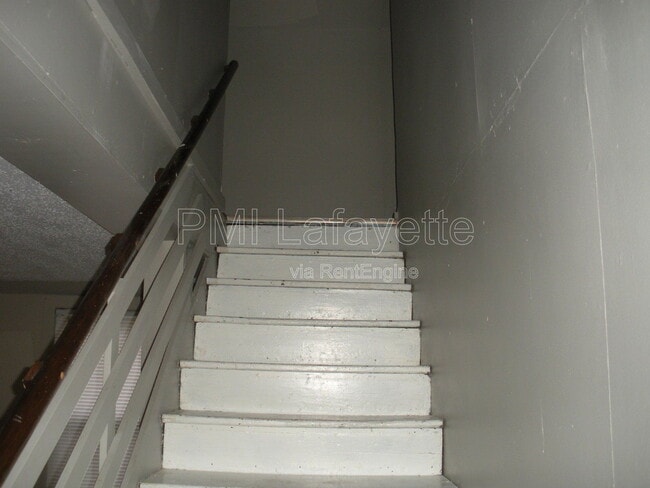 Building Photo - 106 E Vine St