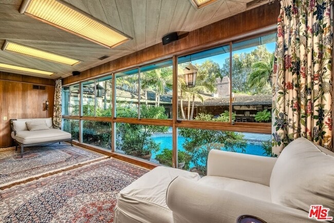 Building Photo - 829 Whittier Dr