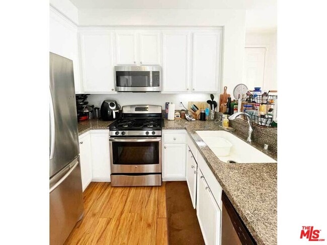 Building Photo - 10533 Maple Ln