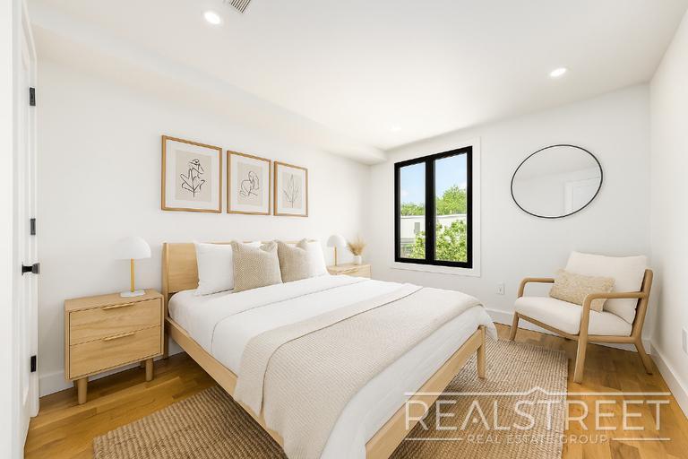 Building Photo - Brand New 3 Bed 2 Bath in Bed Stuy Townhouse!