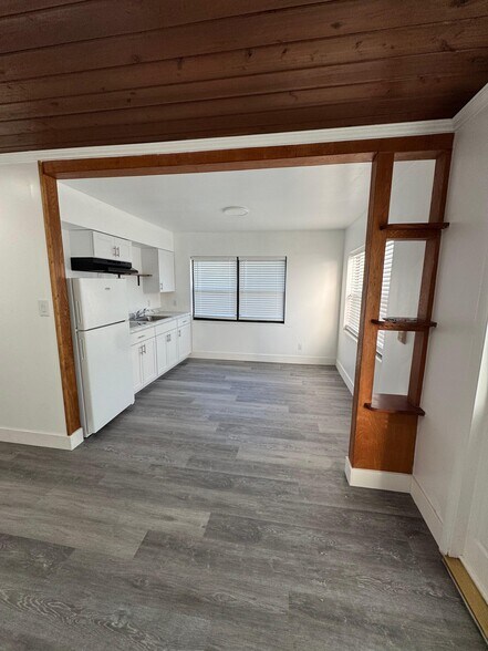 Building Photo - 1515 Camphor Dr