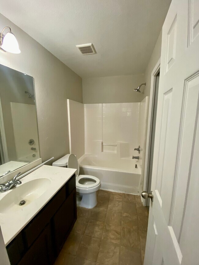 Building Photo - 267 Castleridge Dr