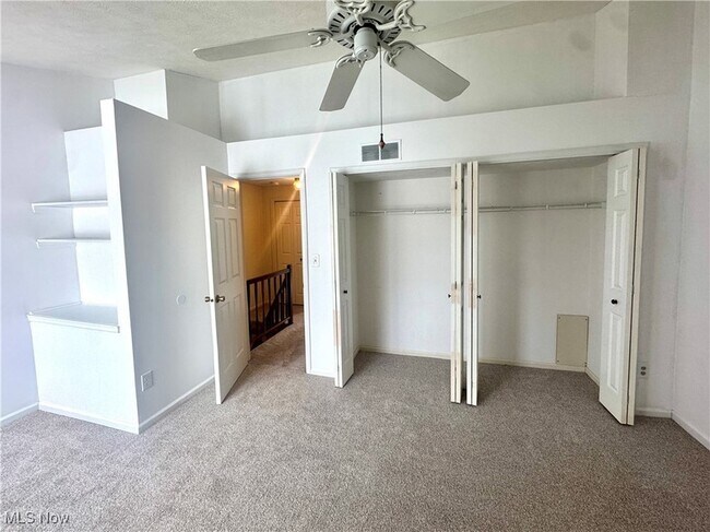 Building Photo - 1085 Sunhaven Dr