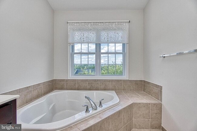 Building Photo - 208 Croft Square