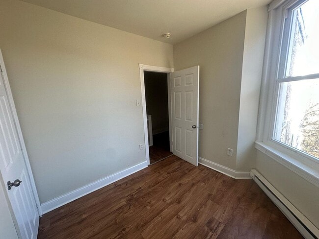 Building Photo - 3 BED 1.5 BATH HOME FOR RENT.