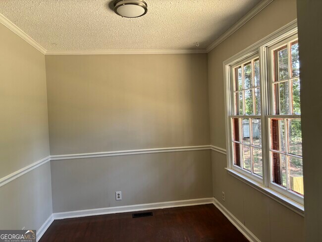 Building Photo - 559 Stringer Rd