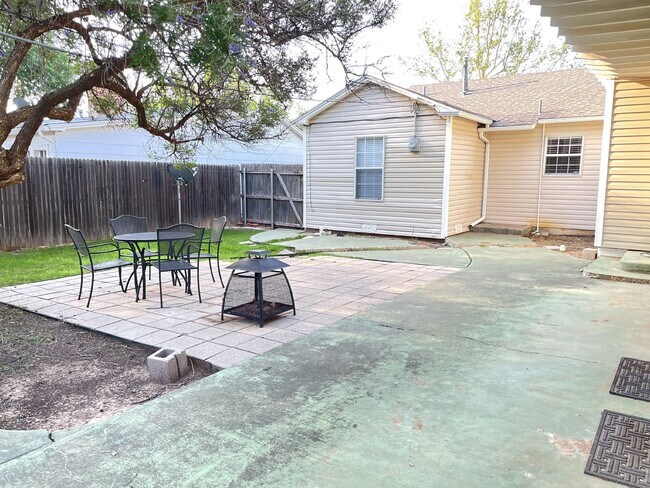 Building Photo - Pre Leasing for Fall 2026! 3/2 in Tech Terrace!