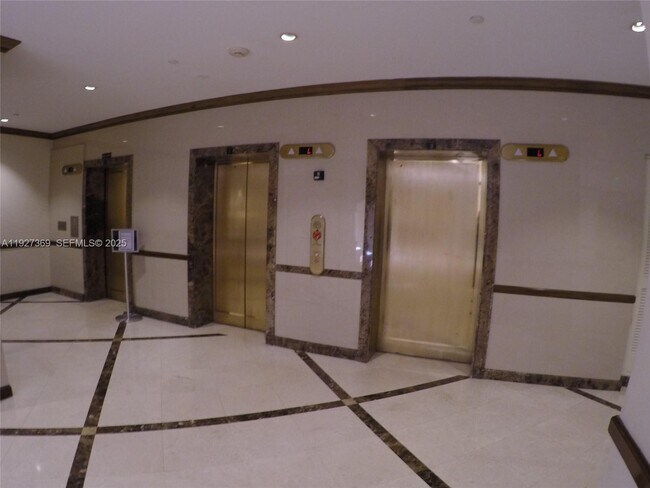 Building Photo - 18151 NE 31st Ct