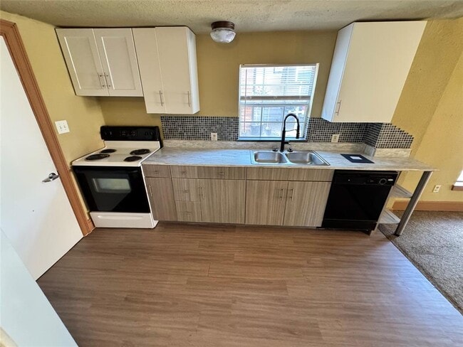 Building Photo - 1102 Minnie Dr