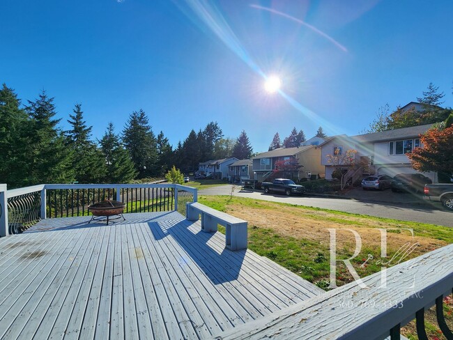 Building Photo - Rambler with 2-Car Garage, RV/Boat Parking...