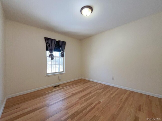 Building Photo - 2 Fieldstone Dr