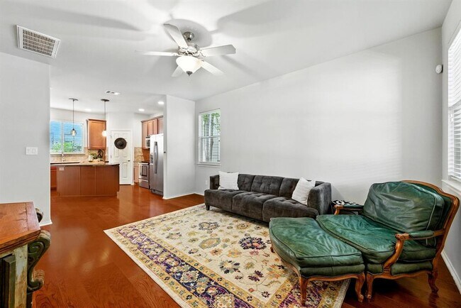 Building Photo - 512 Eberhart Ln