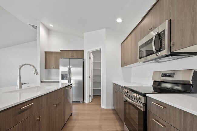 Building Photo - $200.00 Move in Special for September / Oc...