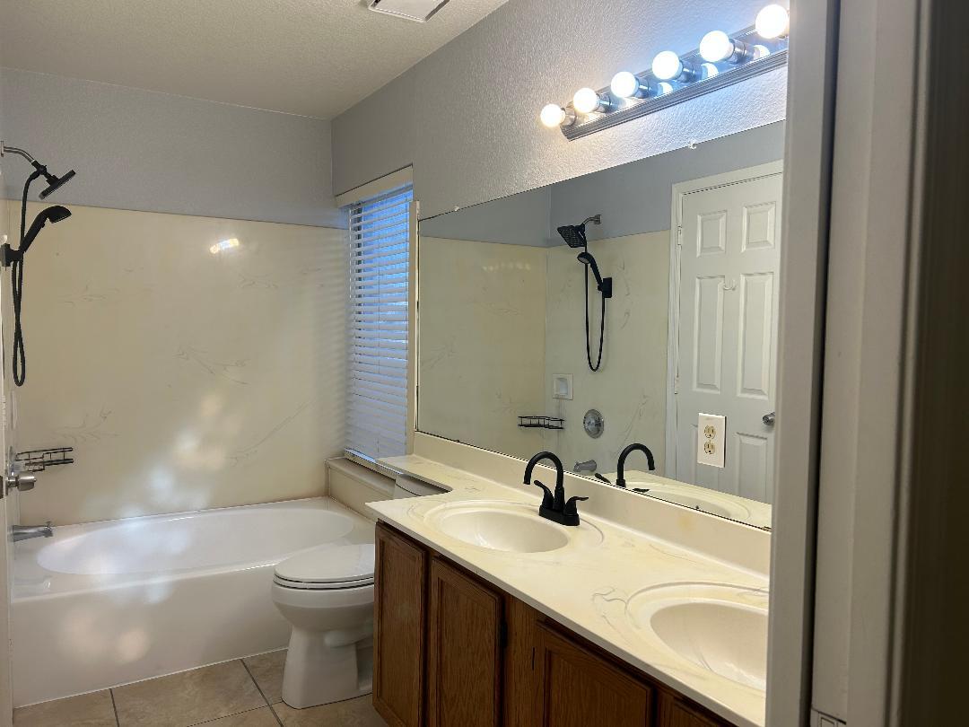 Building Photo - 418 S Sunrise Dr