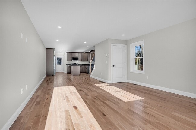 Building Photo - 88 Main St