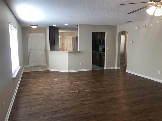 Building Photo - 3699 Silver Bluff Blvd
