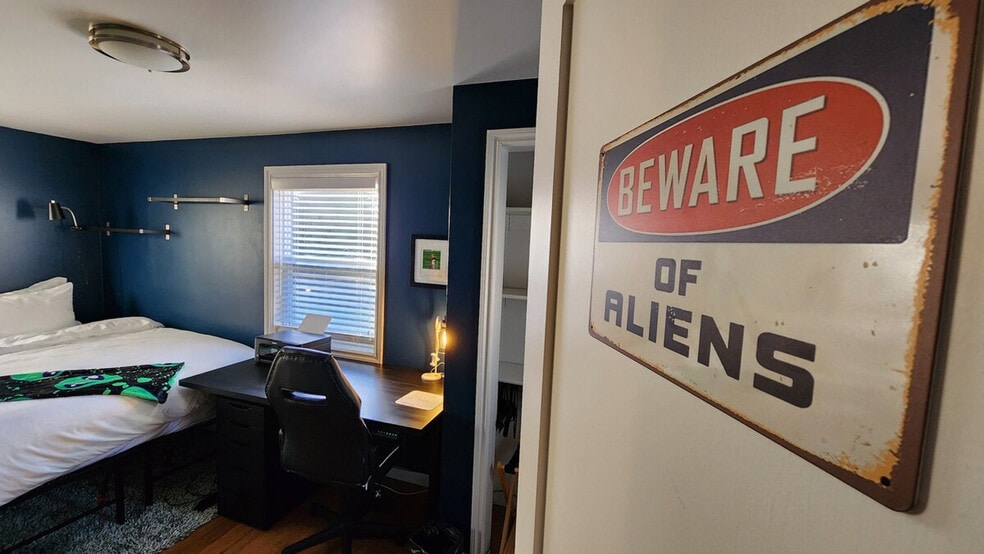 Building Photo - 11315 Roosevelt Way NE