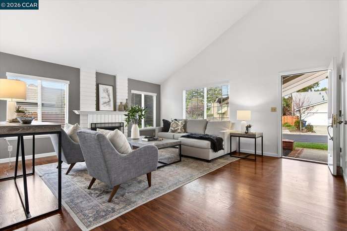 Building Photo - 3409 Loreto Dr