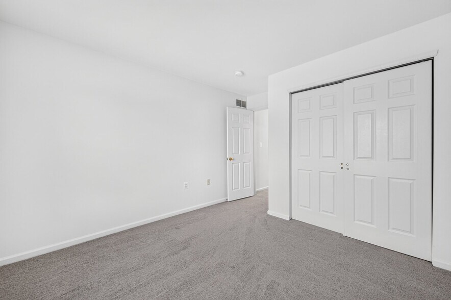Building Photo - 335 Wheatfield Cir