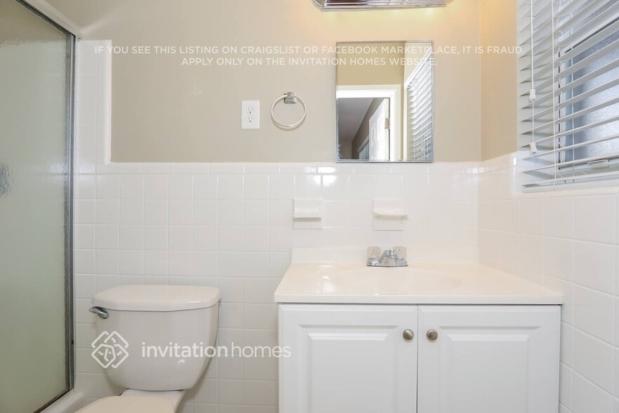 Building Photo - 458 NE 38th St
