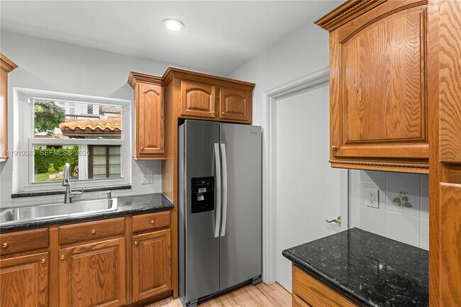 Building Photo - 3018 Coconut Grove Dr