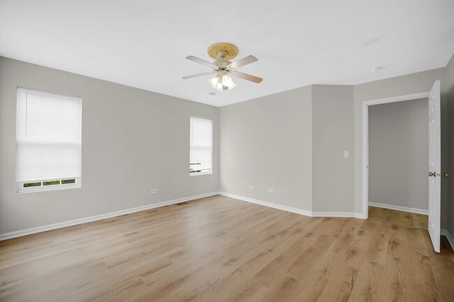 Building Photo - 4914 Montauk Dr