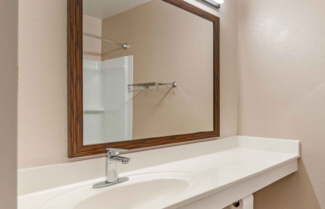Building Photo - Furnished Studio-St. Petersburg - Clearwater - Executive Dr.