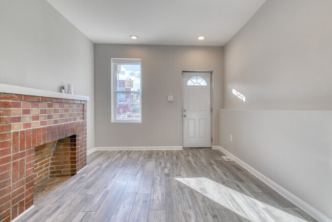 Building Photo - 135 S Central Ave