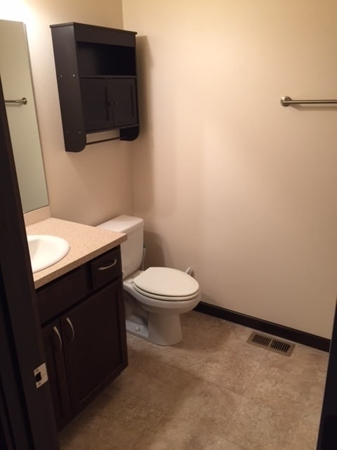 Building Photo - Spacious Townhouse for rent with No maintenance responsibilities!!