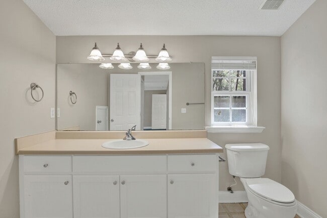 Building Photo - 291 Landing Way