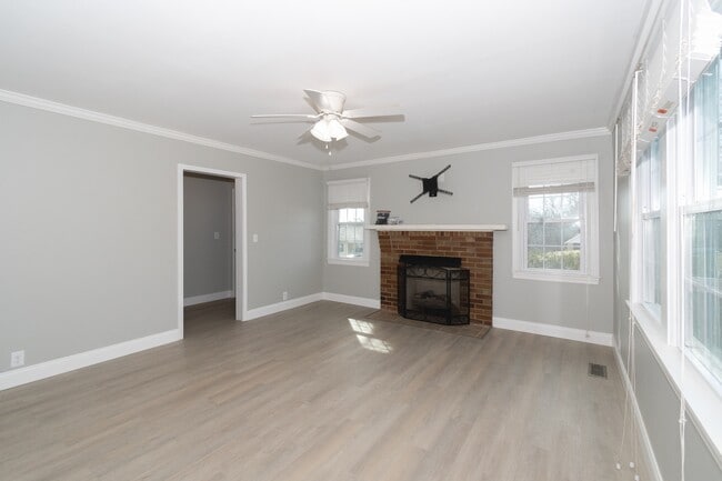 Building Photo - 412 Keeble St