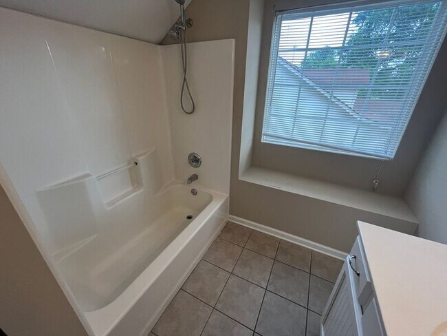 Building Photo - 60 Mineola Ave