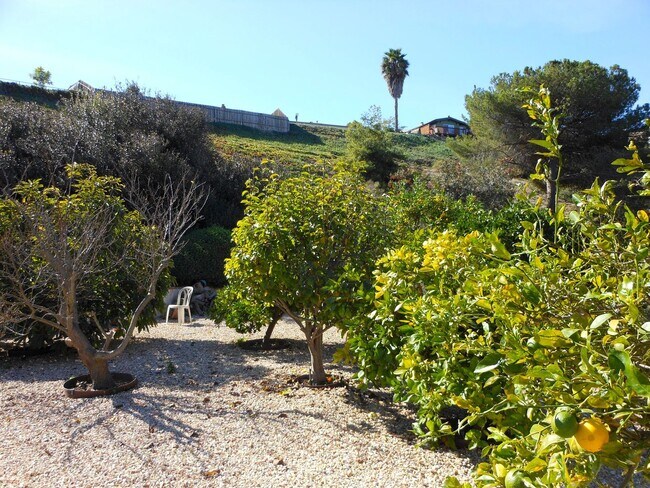 Building Photo - FOR RENT: Charming Single Level House, Pri...