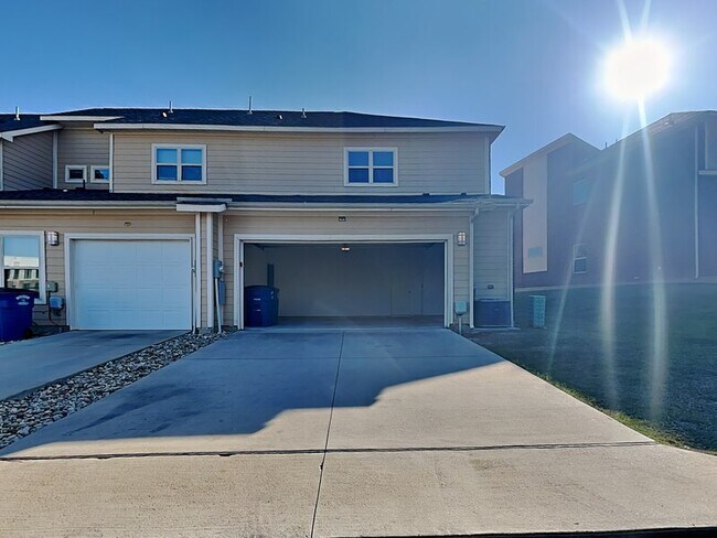 Building Photo - 1553 Fiji St