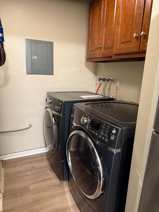 Building Photo - 1390 Cedarwood Dr