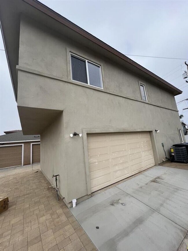 Building Photo - Move-in Special $500 Off*