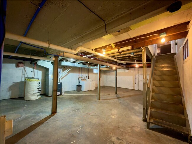 Building Photo - 6015 Elizabeth Ave