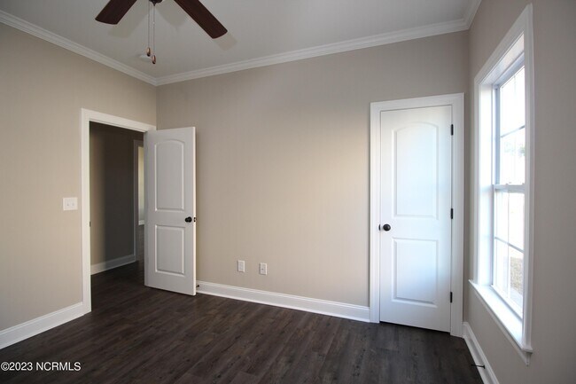 Building Photo - 2224 Brookville Dr