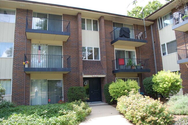 Primary Photo - 5S070 Pebblewood Ln