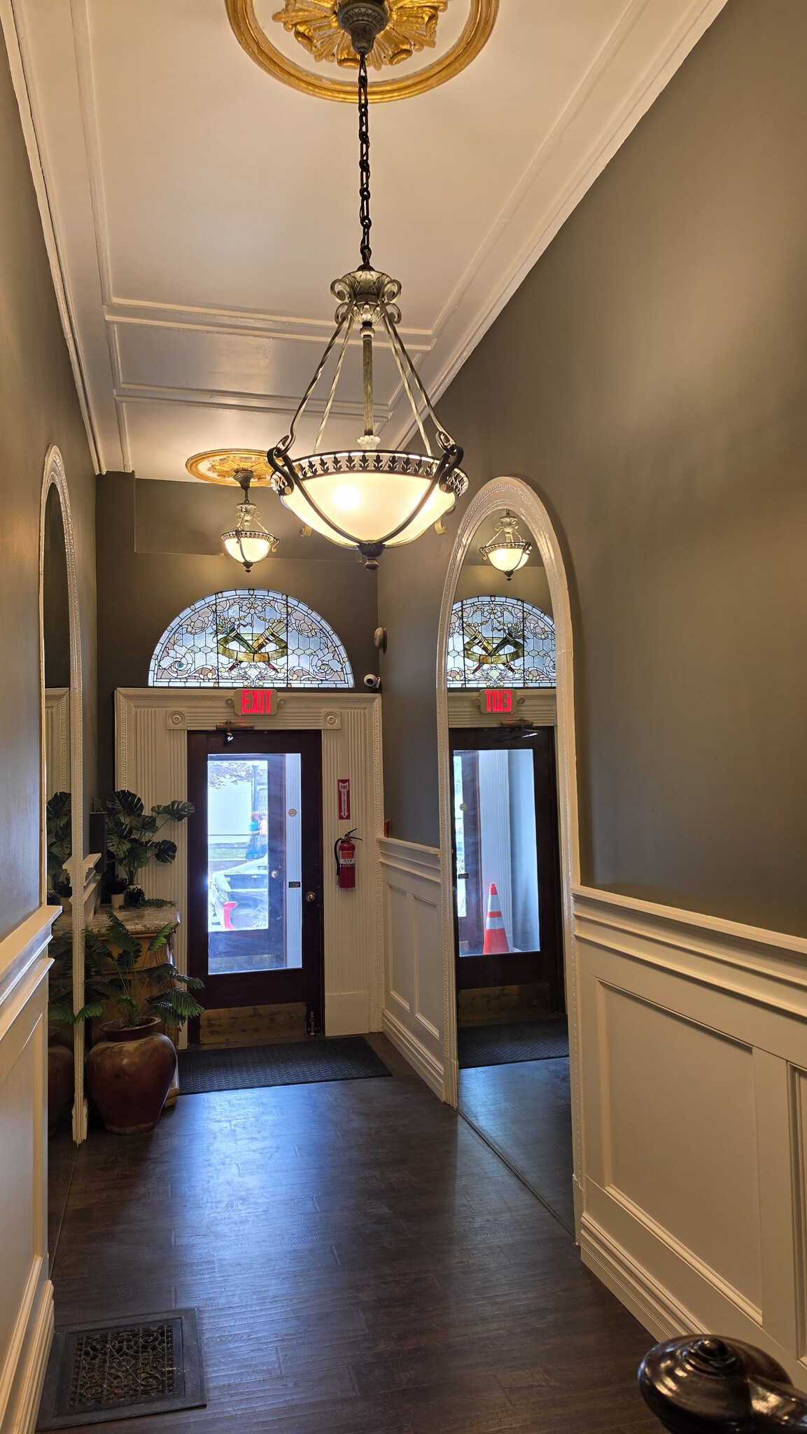 Building Photo - 403 N Charles St