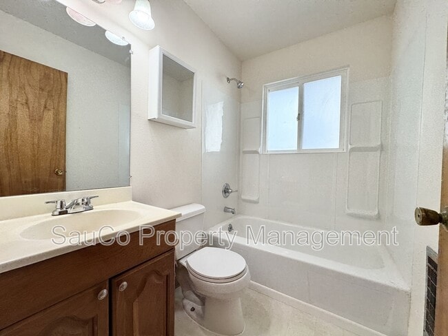 Building Photo - 536 SW Nebraska St