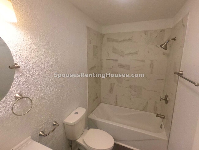 Building Photo - 3608 N Kenwood Ave