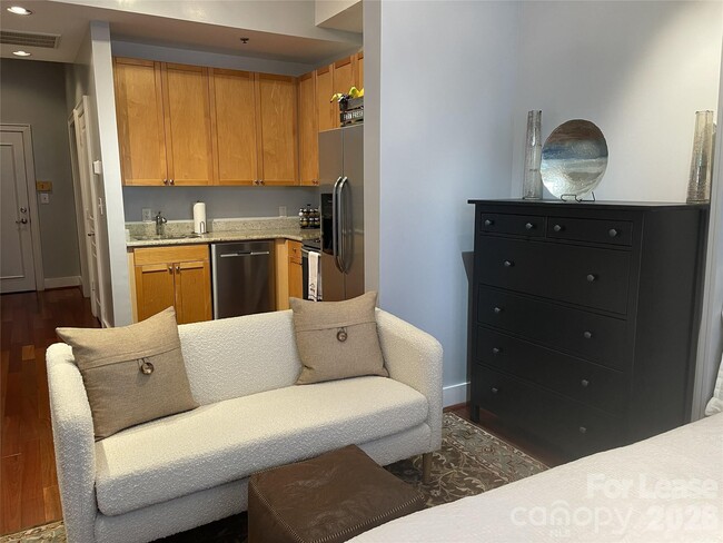 Building Photo - 115 E Park Ave