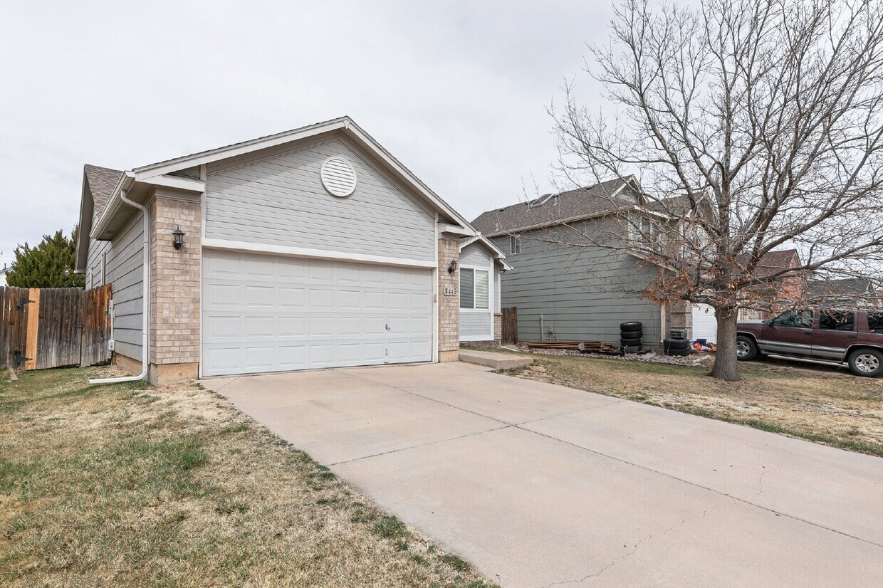Building Photo - Move-In Ready Ranch Offering Comfort and C...