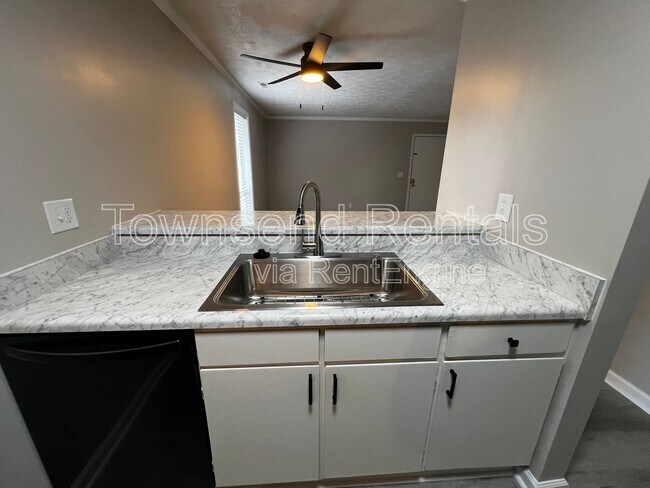 Building Photo - 5850 Century Oaks Dr